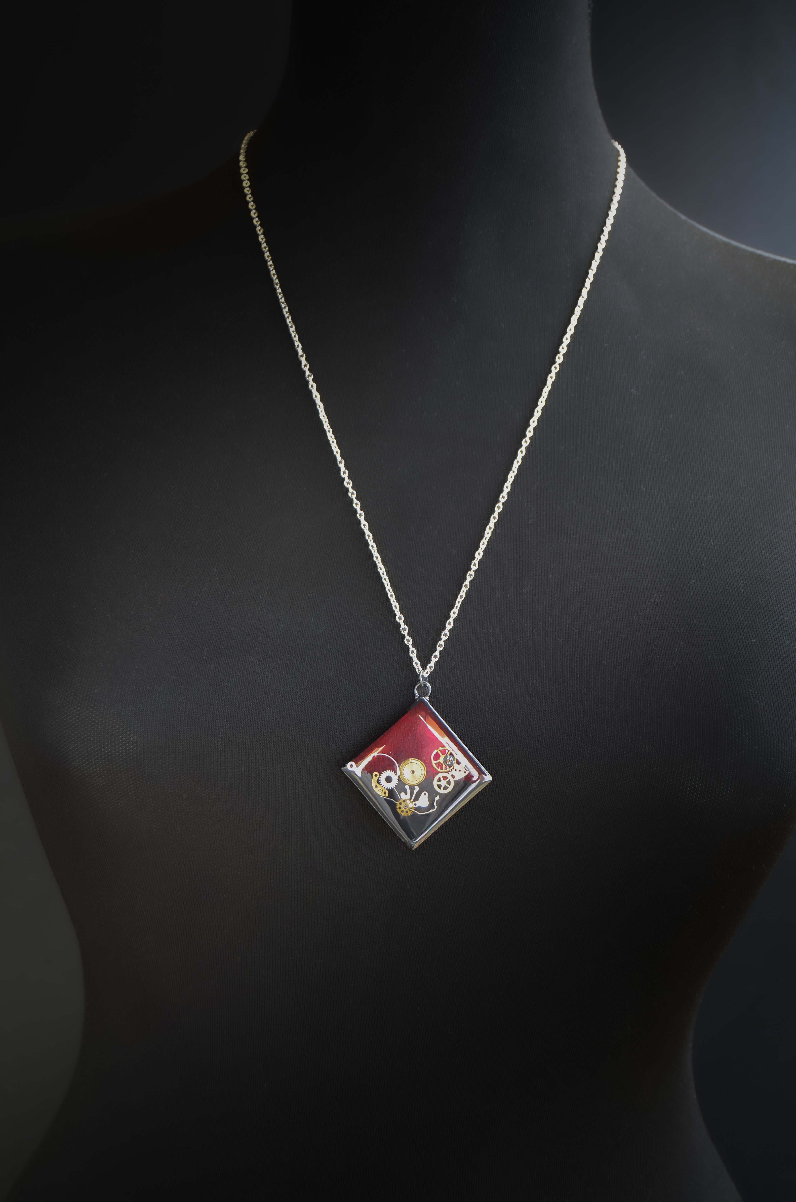 Colier Garnet Mechanism