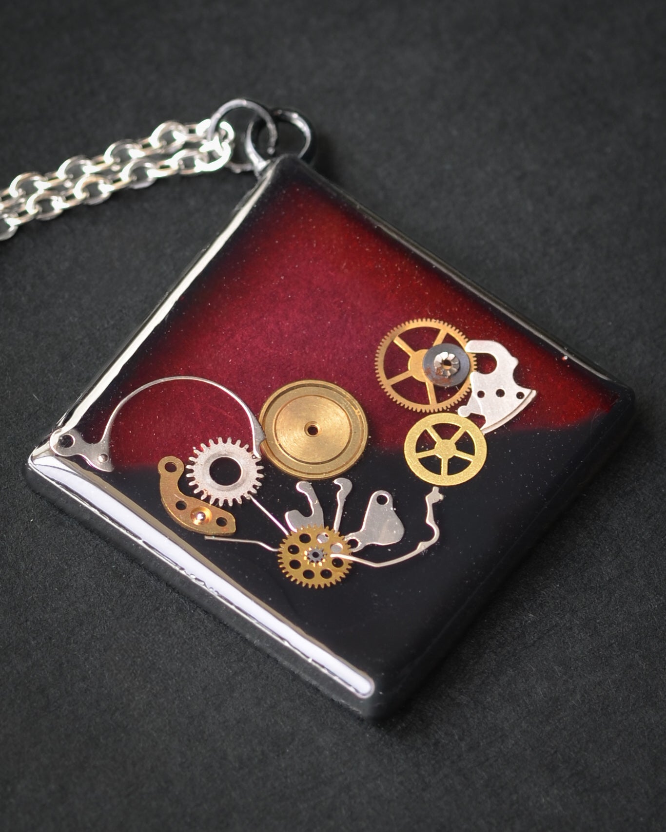 Colier Garnet Mechanism