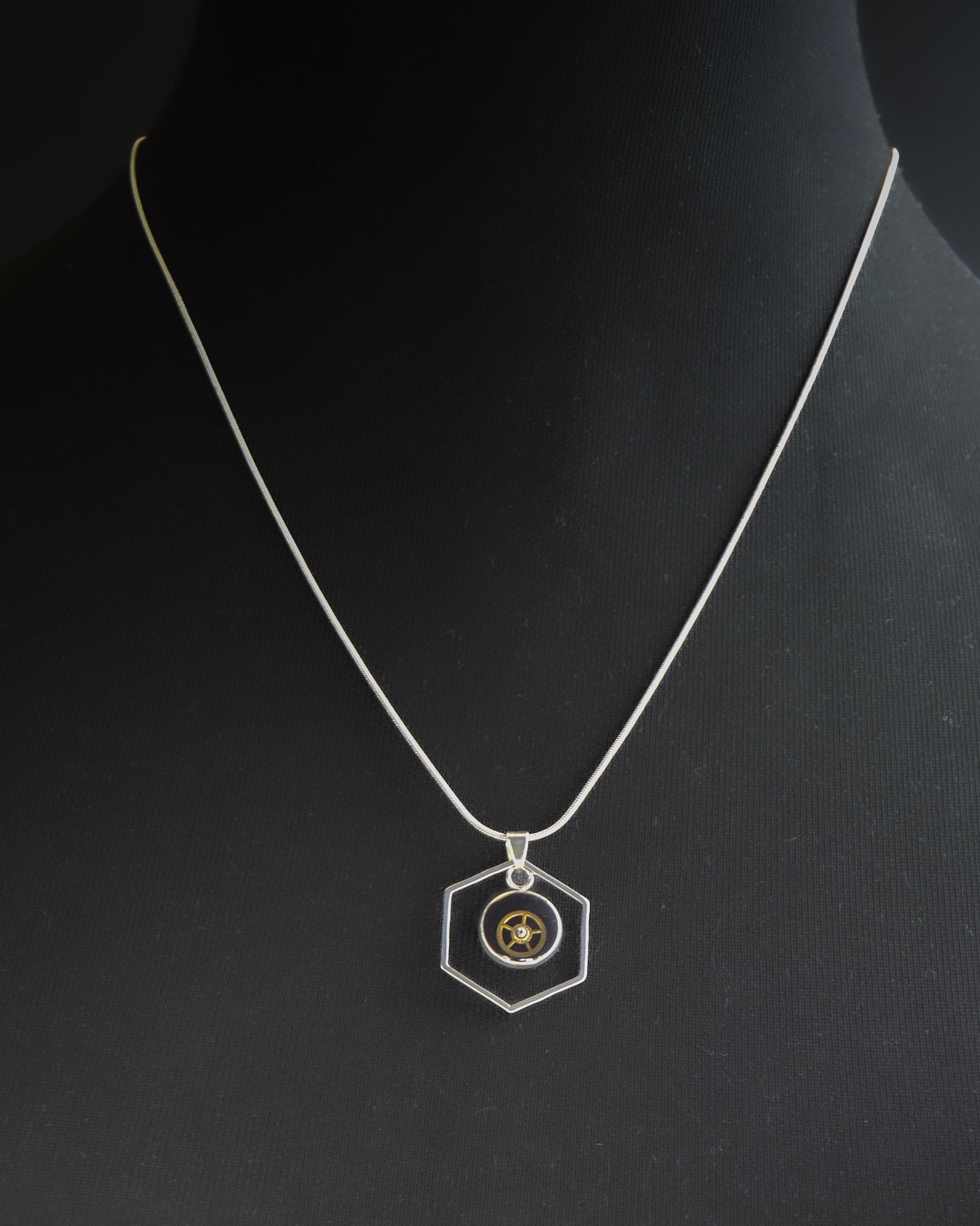 Colier Hexagon Gear