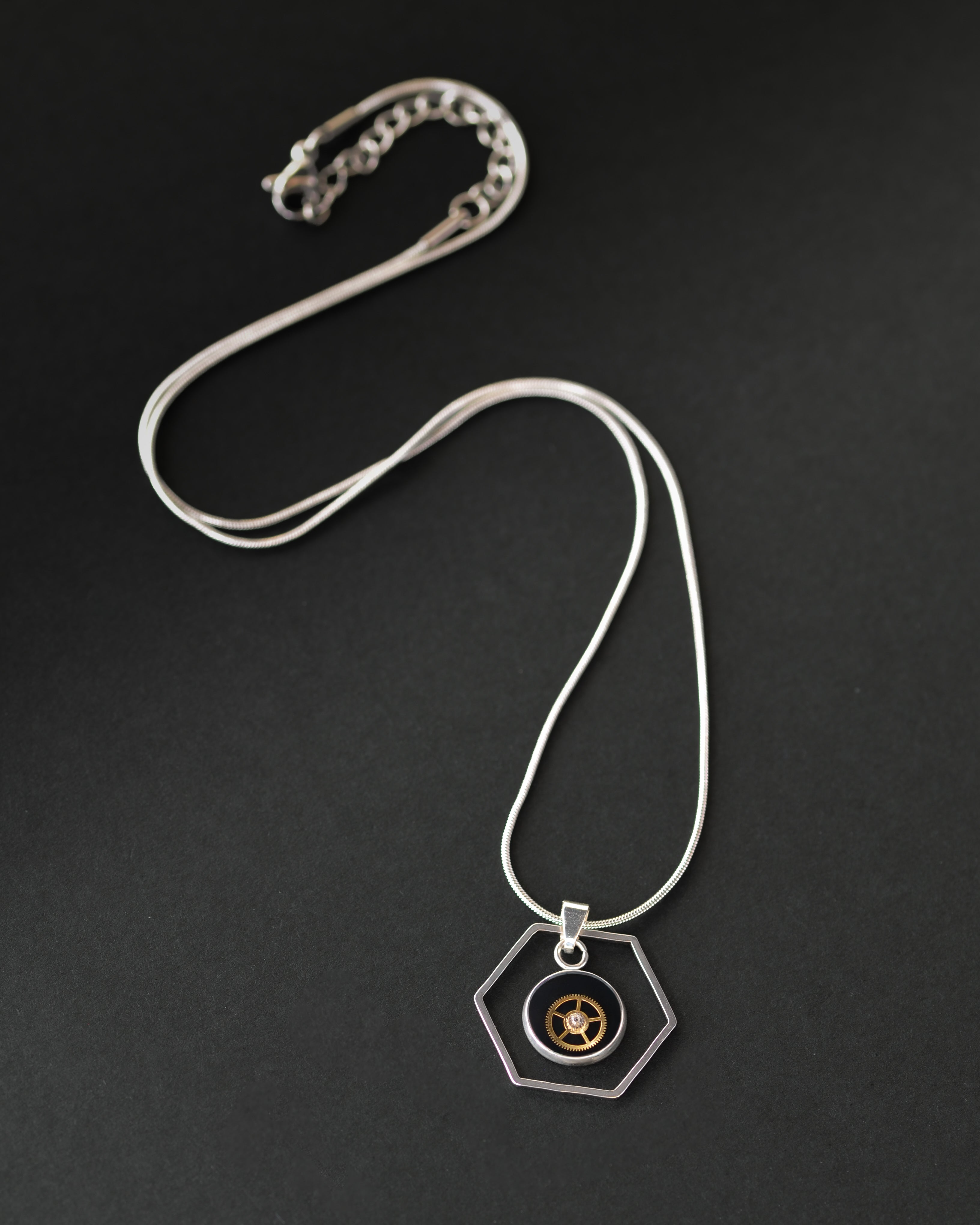 Colier Hexagon Gear